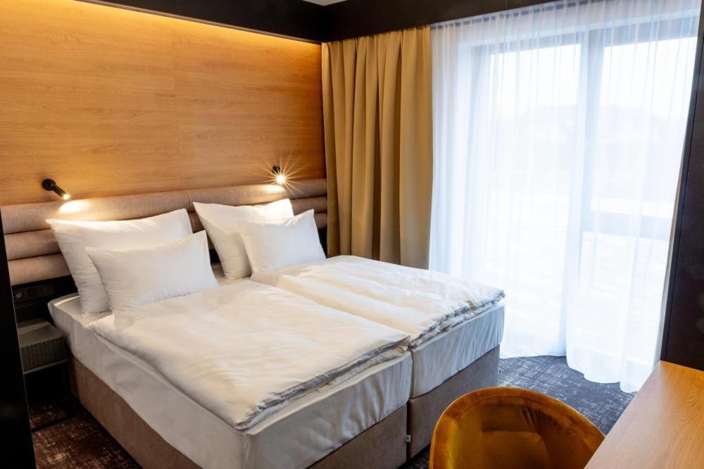 Hotel Nobilis - Mlada Boleslav Bradlec  Buitenkant foto